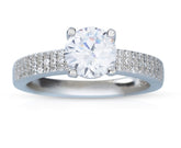 טבעת סוליטייר בעיצוב קלאסי ומרשים, עשויה כסף טהור