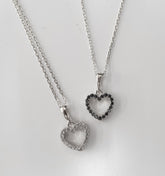 שרשרת כסף לב חלול משובץ דו צדדי שחור ולבן 11x9 מ"מ מוכסף