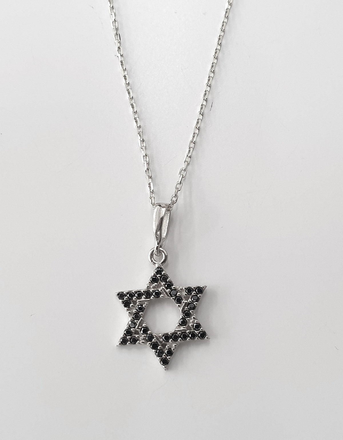 שרשרת כסף מגן דויד משובץ אבן שחורה 12 מ"מ מוכסף
